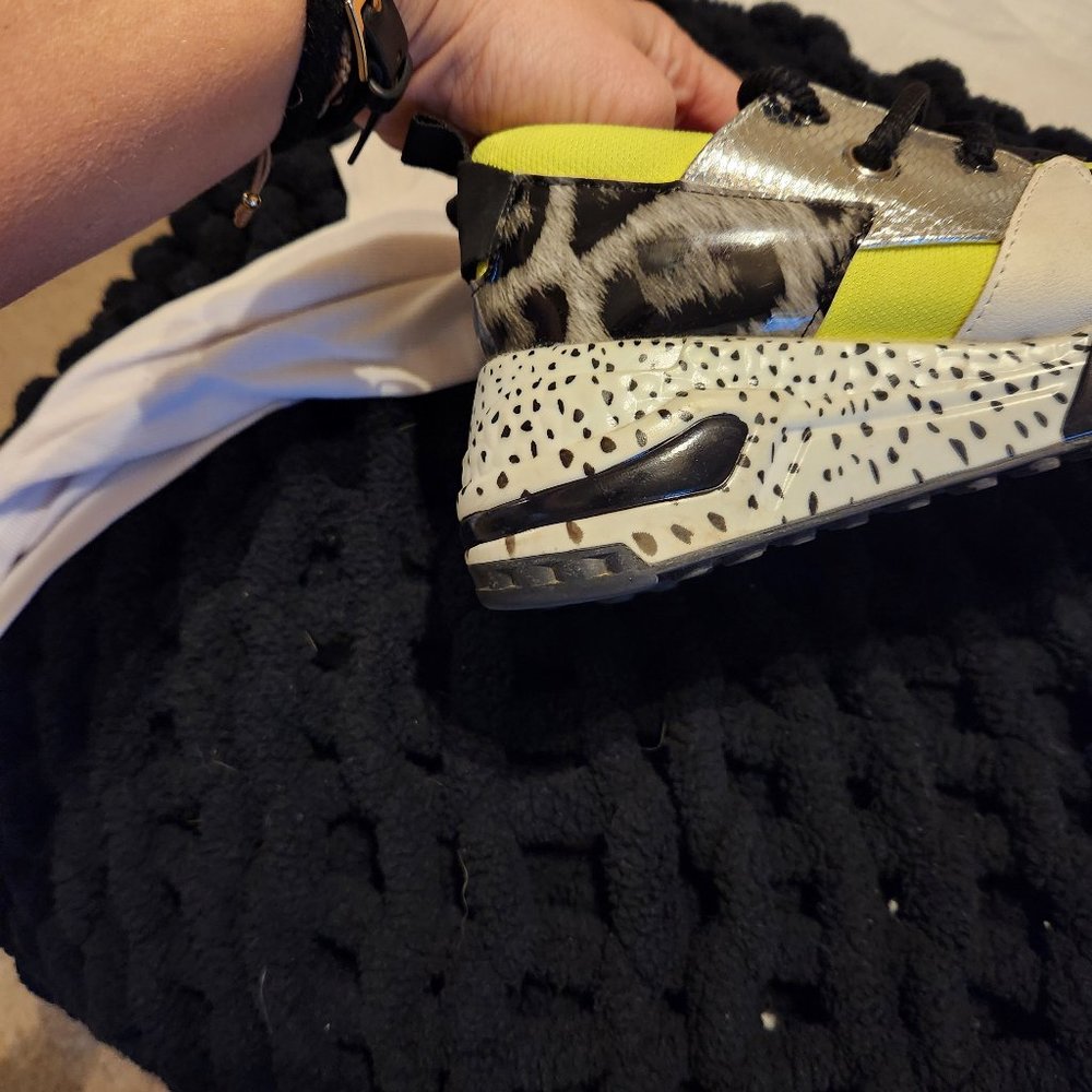 Shoes casual like new